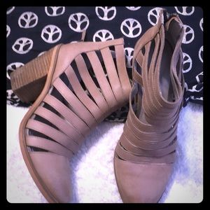 Hinge Tan leather, caged boots